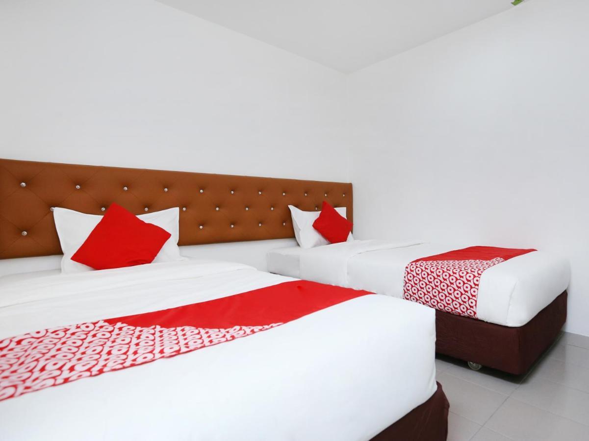 Oyo 89672 Eg Hotel Jj Джохор-Бару Екстер'єр фото